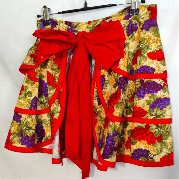 Hand Stitched Half Apron - Vintage by Candy's Aprons - Picture 5 of 6